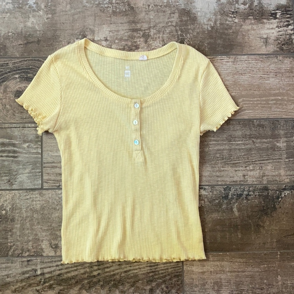 yellow short sleeve buttton top tight